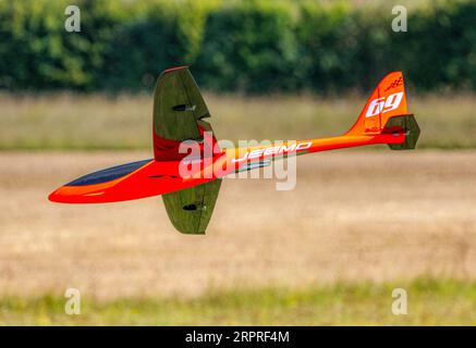 Un elegante aereo da jet ad alta velocità al Popham Airfield, mostra di modellini, Popham, Hampshire, Regno Unito Foto Stock