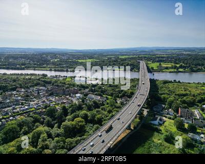 Vista aerea del ponte Erskine sul fiume Clyde Foto Stock
