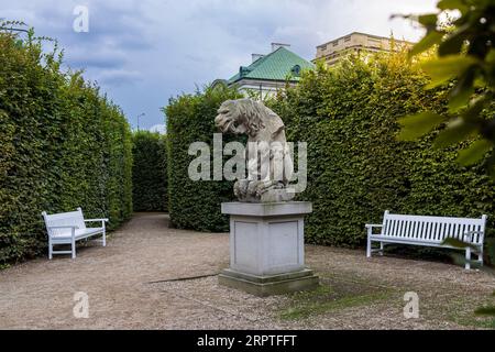 Varsavia, Polonia - 23 agosto 2023, drago dal giardino reale. I Giardini del Castello reale Foto Stock