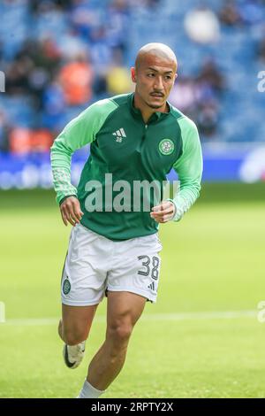 DAIZEN MAEDA, che gioca come attaccante per la squadra scozzese Premier, Celtic Football Club, prendendo parte a una sessione di allenamento e riscaldamento prima di una partita. Foto Stock