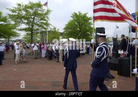 Visita del Segretario Gale Norton ad Annapolis, Maryland, per cerimonie e visite correlate che segnano il trasferimento del faro di Thomas Point Shoal dalla Guardia Costiera degli Stati Uniti alla città di Annapolis e al suo partner no-profit, la U.S. Lighthouse Society Foto Stock