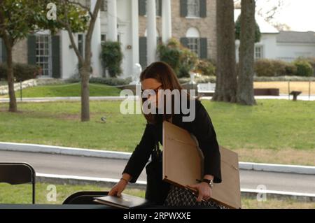 Partecipanti agli eventi che segnano la designazione di Graceland Mansion, casa di Elvis Presley, Memphis, Tennessee, come National Historic Landmark Foto Stock