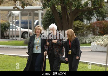 Gli ospiti che arrivano per gli eventi che segnano la Graceland Mansion, sede di Elvis Presley, Memphis, Tennessee, come monumento storico nazionale Foto Stock