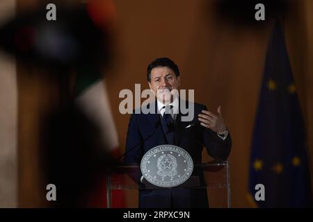 200517 -- ROMA, 17 maggio 2020 -- il primo ministro italiano Giuseppe Conte si è tenuto a Roma, Italia, il 16 maggio 2020. Il governo italiano ha detto che permetterà viaggi senza restrizioni tra l'Italia e altri paesi Schengen e all'interno dell'Italia stessa a partire dal 3 giugno. ITALIA-ROMA-PM-COVID-19-CONFERENZA STAMPA XINHUA PUBLICATIONXNOTXINXCHN Foto Stock