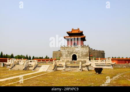 ZUNHUA 18 MAGGIO: Mausoleo di Zhaoxi, architettura paesaggistica, Tombe orientali della dinastia Qing il 18 maggio 2014, contea di Zunhua, provincia di Hebei, Cina. Foto Stock