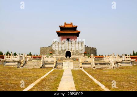 ZUNHUA 18 MAGGIO: Mausoleo di Zhaoxi, architettura paesaggistica, Tombe orientali della dinastia Qing il 18 maggio 2014, contea di Zunhua, provincia di Hebei, Cina. Foto Stock