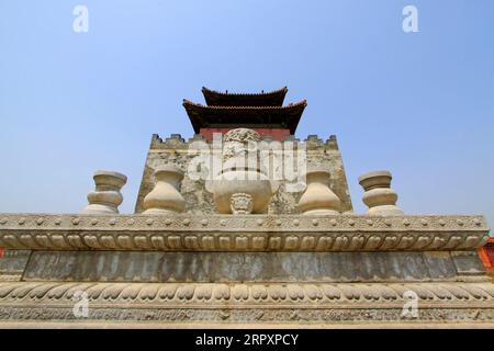 ZUNHUA 18 MAGGIO: Mausoleo di Zhaoxi, architettura paesaggistica, Tombe orientali della dinastia Qing il 18 maggio 2014, contea di Zunhua, provincia di Hebei, Cina. Foto Stock