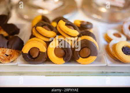 Biscotti ialiani in una vetrina di una panetteria Foto Stock