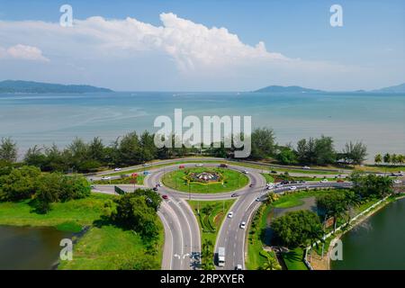 Veduta aerea del punto panoramico di Likas a Kota Kinabalu a Sabah, Malesia Foto Stock