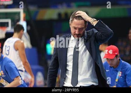 Pasay City, Metro Manila, Filippine. 5 settembre 2023. Gianmarco POZZECCO, allenatore dell'Italia durante la partita dei quarti di finale della Coppa del mondo di pallacanestro FIBA tra USA (blu) e Italia (bianco). USA ha vinto 100-63. (Immagine di credito: © Dennis Jerome costa/Pacific Press via ZUMA Press Wire) SOLO USO EDITORIALE! Non per USO commerciale! Foto Stock