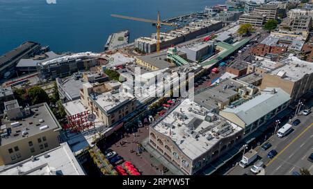 Seattle, Washington, USA. 5 settembre 2023. Vista aerea del Pike Place Market a Seattle, Washington, Stati Uniti. Ha aperto il 17 agosto 1907 ed è uno dei più antichi mercati agricoli pubblici degli Stati Uniti. (Immagine di credito: © Walter G Arce Sr Grindstone medi/ASP) SOLO USO EDITORIALE! Non per USO commerciale! Foto Stock