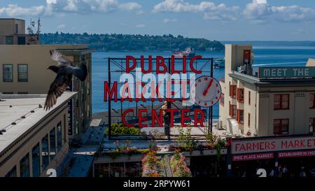 Seattle, Washington, USA. 5 settembre 2023. Vista aerea del Pike Place Market a Seattle, Washington, Stati Uniti. Ha aperto il 17 agosto 1907 ed è uno dei più antichi mercati agricoli pubblici degli Stati Uniti. (Immagine di credito: © Walter G Arce Sr Grindstone medi/ASP) SOLO USO EDITORIALE! Non per USO commerciale! Foto Stock