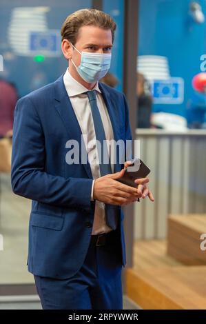 200717 -- BRUXELLES, 17 luglio 2020 Xinhua -- il Cancelliere austriaco Sebastian Kurz arriva per una riunione speciale del Consiglio europeo presso la sede dell'UE a Bruxelles, 17 luglio 2020. Venerdì e sabato l’UE tiene una riunione speciale del Consiglio europeo sul prossimo bilancio a lungo termine dell’UE e sul pacchetto per la ripresa in risposta alla crisi COVID-19. Unione europea/documentazione tramite Xinhua BELGIO-BRUXELLES-UE-CONSIGLIO EUROPEO-RIUNIONE PUBLICATIONxNOTxINxCHN Foto Stock