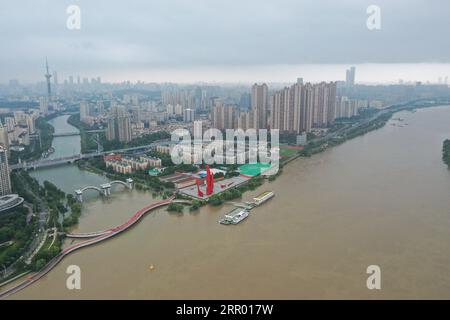 200722 -- NANCHINO, 22 luglio 2020 -- foto aerea scattata il 13 luglio 2020 mostra il fiume Yangtze a Nanchino, nella provincia di Jiangsu nella Cina orientale. A SEGUIRE I TITOLI DI XINHUA DEL 22 LUGLIO 2020 CHINA-YANGTZE RIVER-FIGHT AGAINST FLOODS JIXCHUNPENG PUBLICATIONXNOTXINXCHN Foto Stock