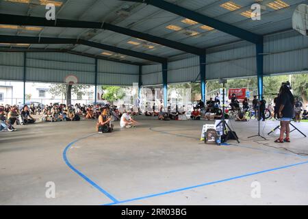 200726 -- NEW ORLEANS, 26 luglio 2020 Xinhua -- la gente presta attenzione a un discorso durante una protesta di insegnanti e lavoratori essenziali a New Orleans, Louisiana, Stati Uniti il 25 luglio 2020. I manifestanti chiedevano condizioni di lavoro sicure, estensione della compensazione per la disoccupazione, aumento del salario di sussistenza e assistenza sanitaria universale nel contesto della pandemia di COVID-19. Foto di LAN Wei/Xinhua U.S.-LOUISIANA-NEW ORLEANS-PROTEST PUBLICATIONxNOTxINxCHN Foto Stock