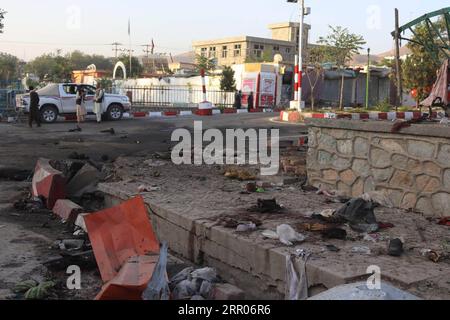 200731 -- PUL-e-ALAM, 31 luglio 2020 -- foto scattata il 31 luglio 2020 mostra il sito dell'esplosione della bomba nella città di Pul-e-Alam, provincia di Logar, Afghanistan. Almeno otto civili sono stati uccisi e altri 30 feriti quando giovedì sera si è verificata un'esplosione di autobomba nella provincia orientale di Logar in Afghanistan, ha confermato il portavoce del ministero dell'interno. Foto di /Xinhua AFGHANISTAN-LOGAR-BOMBA ESPLOSIONE Ahmadi PUBLICATIONxNOTxINxCHN Foto Stock