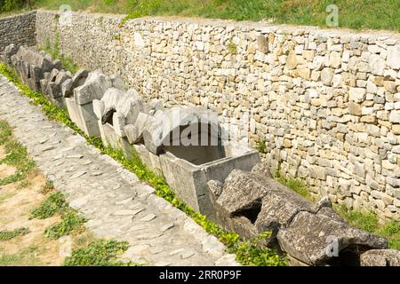 Rovine romane della Croazia resti città Martha Iulia Salona costruita i e II secolo come provincia capitale della Dalmazia 43 m buca 16 Sarcophagi Foto Stock