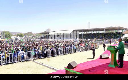 News Bilder des Tages 200829 -- DODOMA, agosto 29, 2020 -- il presidente tanzaniano John Magufuli Front parla ad una manifestazione elettorale a Dodoma, capitale della Tanzania, il 29 agosto 2020. Il partito di governo della Tanzania Chama Cha Mapinduzi ha tenuto sabato una manifestazione per celebrare il lancio della candidatura per la rielezione del presidente John Magufuli a Dodoma. /Handout via Xinhua TANZANIA-DODOMA-MAGUFULI CAMPAGNA DI RIELEZIONE CCM PUBLICATIONxNOTxINxCHN Foto Stock