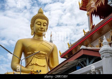 Il grande Buddha del Tempio tailandese Wat Paknam Bhasicharoen a Bangkok Thailandia Asia Foto Stock