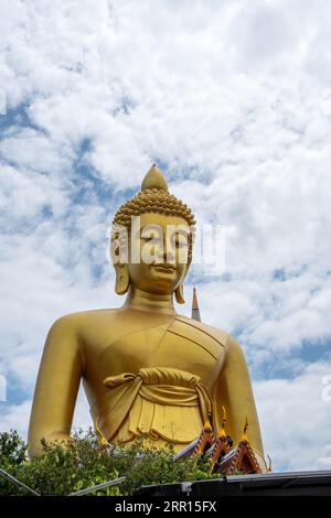 Il grande Buddha del Tempio tailandese Wat Paknam Bhasicharoen a Bangkok Thailandia Asia Foto Stock