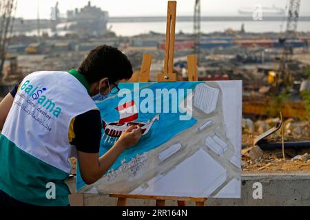 200906 -- PECHINO, 6 settembre 2020 -- Un uomo dipinge una foto del porto di Beirut vicino al porto di Beirut, Libano, il 4 settembre 2020. XINHUA FOTO DEL GIORNO BilalxJawich PUBLICATIONxNOTxINxCHN Foto Stock