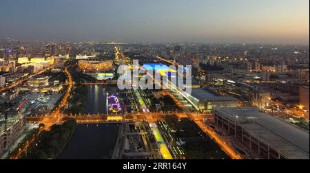 200906 -- PECHINO, 6 settembre 2020 -- foto scattata il 4 settembre 2020 mostra la vista notturna della sede principale e delle aree espositive della China International Fair for Trade in Services CIFTIS 2020 a Pechino, capitale della Cina. Il CIFTIS si svolge dal 4 al 9 settembre a Pechino. XINHUA FOTO DEL GIORNO MengxJing PUBLICATIONxNOTxINxCHN Foto Stock
