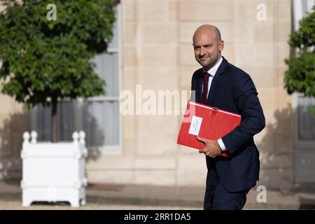 Parigi, Francia. 6 settembre 2023. Il ministro delegato francese per la transizione digitale e le telecomunicazioni Jean Noel Barrot arriva per la riunione settimanale del gabinetto al Palazzo presidenziale dell'Elysee a Parigi, il 6 settembre 2023. Foto di Raphael Lafargue/ABACAPRESS.COM Credit: Abaca Press/Alamy Live News Foto Stock