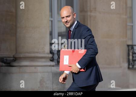 Parigi, Francia. 6 settembre 2023. Il ministro delegato francese per la transizione digitale e le telecomunicazioni Jean Noel Barrot arriva per la riunione settimanale del gabinetto al Palazzo presidenziale dell'Elysee a Parigi, il 6 settembre 2023. Foto di Raphael Lafargue/ABACAPRESS.COM Credit: Abaca Press/Alamy Live News Foto Stock