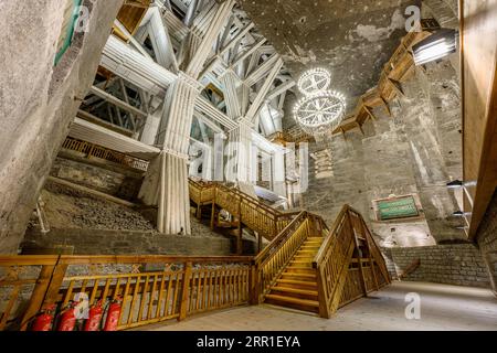 WIELICZKA, POLONIA - 24 MAGGIO 2023: Miniera di sale sotterranea di Wieliczka (XIII secolo), una delle più antiche miniere di sale del mondo, vicino a Cracovia, Polonia. Foto Stock