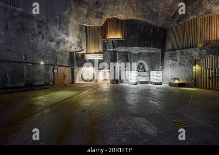 WIELICZKA, POLONIA - 24 MAGGIO 2023: Miniera di sale sotterranea di Wieliczka (XIII secolo), una delle più antiche miniere di sale del mondo, vicino a Cracovia, Polonia. Foto Stock