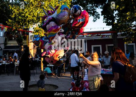 Lisbona, Portogallo - 9 giugno 2023: Mongolfiera al Carnide Popular Saints festival Foto Stock