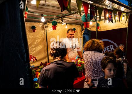 Lisbona, Portogallo - 9 giugno 2023: Manjerico partecipa al Carnide Popular Saints Festival Foto Stock