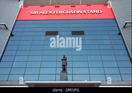 Esterno dello stand Alex Ferguson presso lo stadio Old Trafford del Manchester United a Manchester, Regno Unito Foto Stock