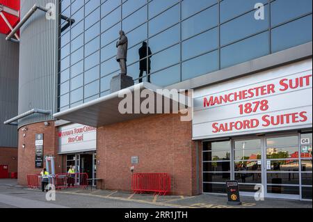 Esterno dello stand Alex Ferguson presso lo stadio Old Trafford del Manchester United a Manchester, Regno Unito Foto Stock