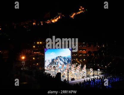 200920 -- PECHINO, 20 settembre 2020 -- i ballerini si esibiscono durante le attività culturali per accogliere i Giochi Olimpici invernali di Pechino 2022 conto alla rovescia di 500 giorni a Badaling, distretto Yanqing di Pechino, capitale della Cina, 20 settembre 2020. SPCHINA-PECHINO-GRANDE MURO-GIOCHI OLIMPICI INVERNALI CONTO ALLA ROVESCIA DI 500 GIORNI ZHANGXCHENLIN PUBLICATIONXNOTXINXCHN Foto Stock