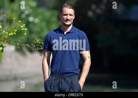 Lido di Venezia, Italia. 6 settembre 2023. Pierre Lottin arriva al molo dell'Hotel Excelsior per la Mostra del Cinema di Venezia 80. Credito: SOPA Images Limited/Alamy Live News Foto Stock