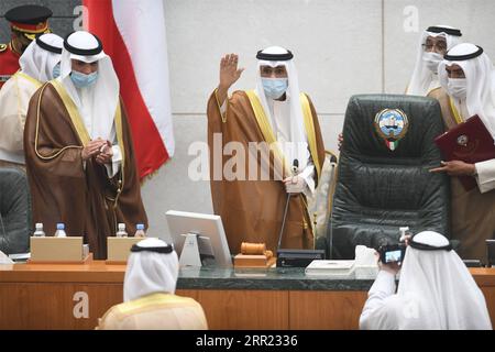 200930 -- KUWAIT CITY, 30 settembre 2020 -- Sheikh Nawaf al-Ahmad al-Jaber al-Sabah C si prepara a prestare giuramento davanti all'Assemblea Nazionale a Kuwait City, Kuwait, 30 settembre 2020. Lo sceicco Nawaf al-Ahmad al-Jaber al-Sabah ha prestato giuramento davanti all'Assemblea Nazionale mercoledì per diventare il sedicesimo emiro del Kuwait. KUWAIT-KUWAIT CITY-NEW EMIR-GIURAMENTO XINHUA PUBLICATIONXNOTXINXCHN Foto Stock