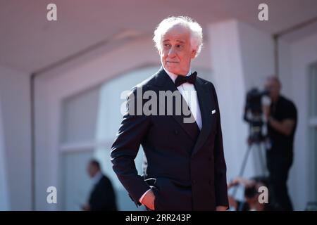 Toni Servillo partecipa ad un Red carpet per il film 'Adagio' alla 80° Mostra Internazionale d'Arte cinematografica di Venezia il 2 settembre 2023 a Venezia. (Foto di Luca Carlino/NurPhoto) Foto Stock