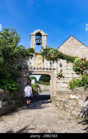 Cancello d'ingresso al castello delle stelle, alla torre campanaria, a Garrison Hill, a Hugh Town, a St Mary's, Isles of Scilly, Isles of Scilly, Cornovaglia, Inghilterra, Regno Unito Foto Stock