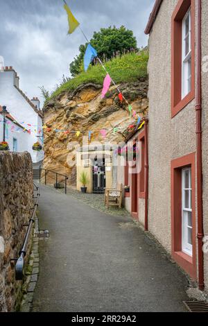 Cove Wynd Lane conduce alla grotta di St Fillan, luogo di interesse e pellegrinaggio, Fife, East Neuk, Midlands, Scozia, Regno Unito Foto Stock