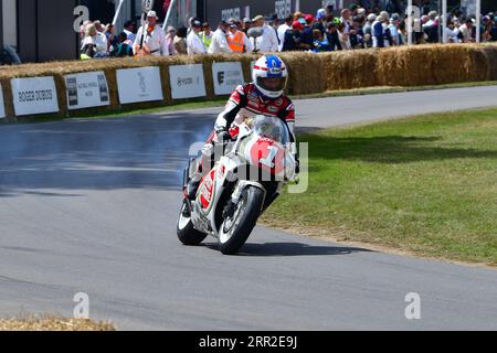 Kevin Schwantz, Suzuki XR84 RGV500, MotoGP Celebration, con alcune delle moto e piloti più famosi dal 1947 fino a quelli attualmente in uso da t Foto Stock