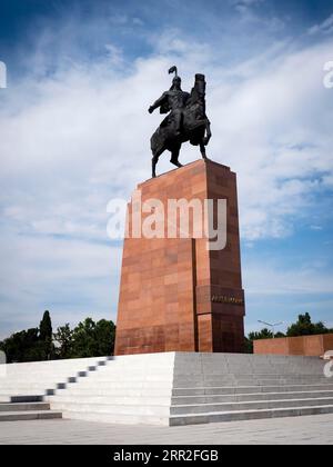 Piazza ala-Too, Monumento a Manas, Statua equestre, Bishkek, Kirghizistan Foto Stock