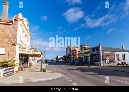 SHEFFIELD AUSTRALIA, 12 SETTEMBRE 2022: La storica città rurale di Sheffield, famosa per i suoi murales in una fredda giornata primaverile nei pressi di Devonport in Tasmania Foto Stock