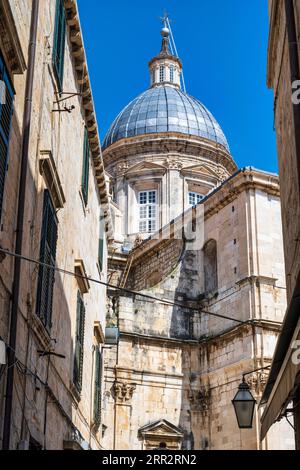 Cupola della cattedrale di Dubrovnik (Gospe di Katedrala Velike) nella vecchia città fortificata di Dubrovnik, sulla costa dalmata della Croazia Foto Stock