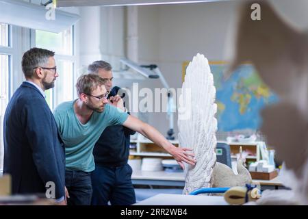 Meissen è la più antica manifattura di porcellana d'Europa e ha rappresentato arti e artigianato unici sin dalla sua fondazione nel 1710. Martin Dulig, ministro Foto Stock