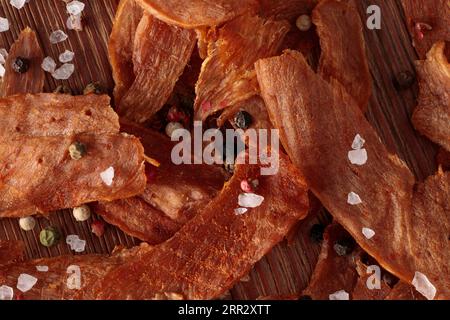 Delizie croccanti di carne di pollo essiccato - Vista dall'alto Foto Stock