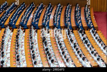 201023 -- PECHINO, 23 ottobre 2020 -- un incontro che segna il 70° anniversario dei volontari cinesi entrati nella Repubblica Popolare Democratica di Corea per combattere nella guerra per resistere all'aggressione e all'aiuto degli Stati Uniti, si tiene presso la sala grande del popolo a Pechino, capitale della Cina, il 23 ottobre 2020. RIUNIONE DI COMMEMORAZIONE DEI VOLONTARI DEL POPOLO CINESE CINA-PECHINO CN ZHAIXJIANLAN PUBLICATIONXNOTXINXCHN Foto Stock