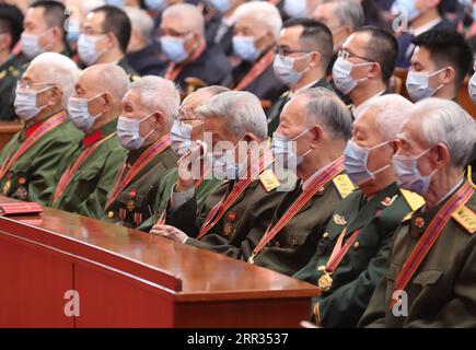 201023 -- PECHINO, 23 ottobre 2020 -- un incontro che segna il 70° anniversario dei volontari cinesi entrati nella Repubblica Popolare Democratica di Corea per combattere nella guerra per resistere all'aggressione e all'aiuto degli Stati Uniti, si tiene presso la sala grande del popolo a Pechino, capitale della Cina, il 23 ottobre 2020. INCONTRO DI COMMEMORAZIONE DEI VOLONTARI DEL POPOLO CINESE, CINA-PECHINO-CN YAOXDAWEI PUBLICATIONXNOTXINXCHN Foto Stock