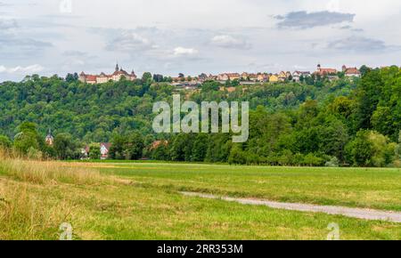 Panorama estivo intorno a Langenburg e Baechlingen nel quartiere Schwaebisch Hall nella Germania meridionale Foto Stock
