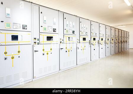 Prospettiva di una sala di controllo elettrico Foto Stock